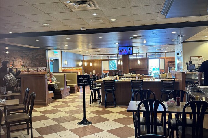 Dining 37 of 56