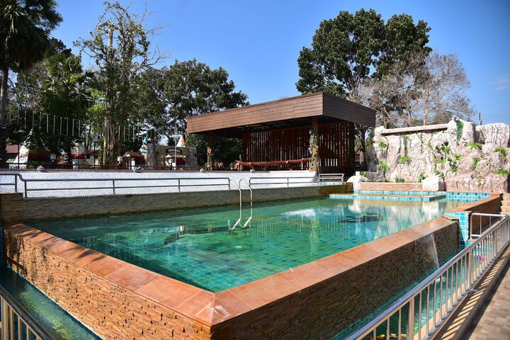 Pool 102 of 156