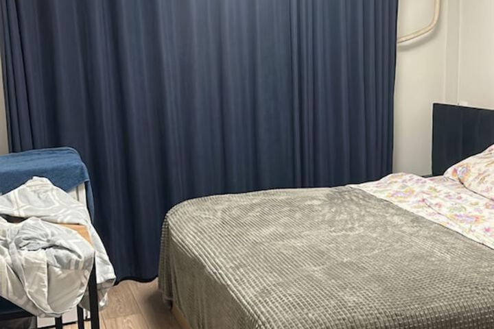 Room 4 of 7