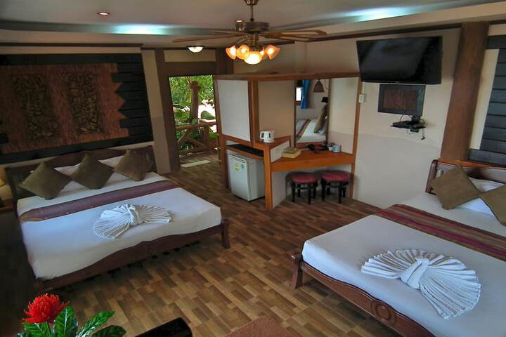 Room 13 of 160