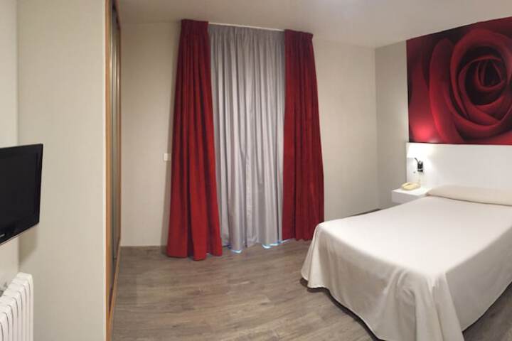 Room 6 of 25