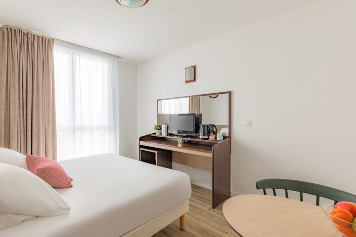 Room 9 of 33