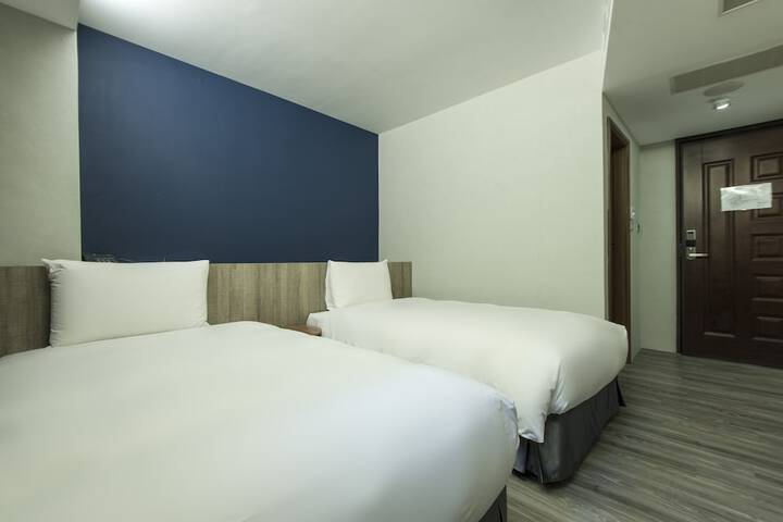 Room 9 of 38
