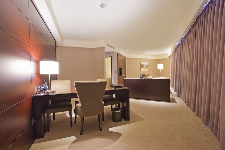 Room 3 of 124