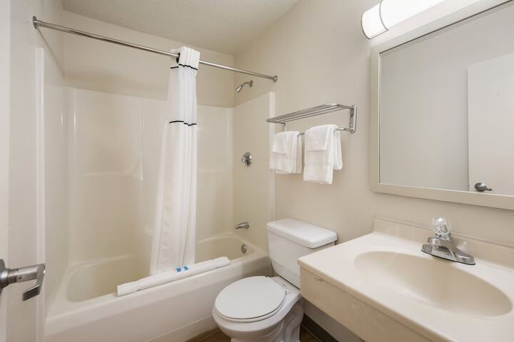 ADA Accessible Studio 1 Queen Bed (6 of 6)