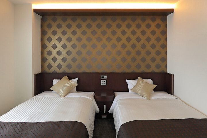 Room 16 of 97