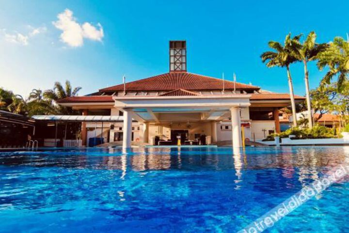 Exterior of Aranda Country Club