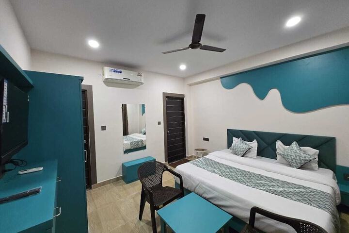 Room 4 of 7