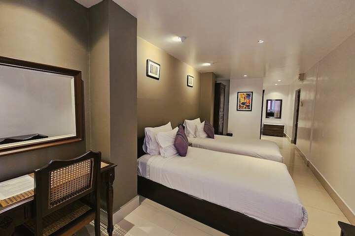 Room 33 of 110