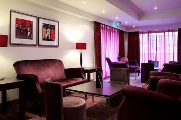 Lounge 42 of 55