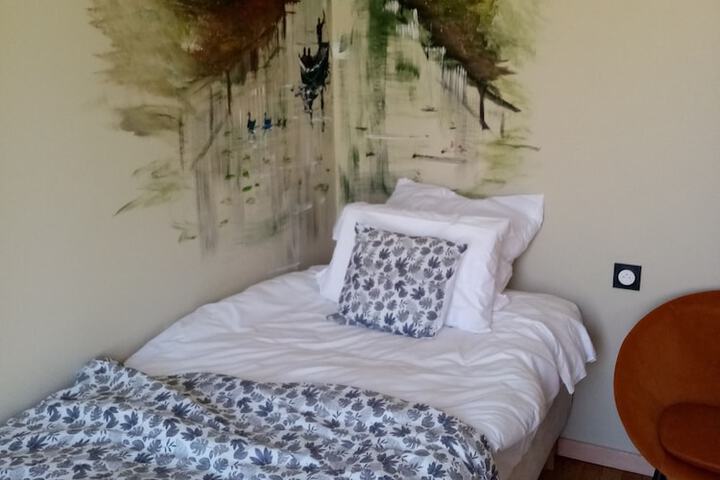 Room 3 of 25