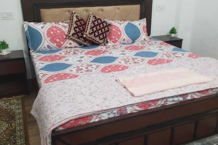 Room 12 of 35