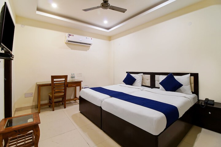 Room 9 of 28
