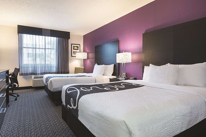 2 Double Beds (3 of 5)