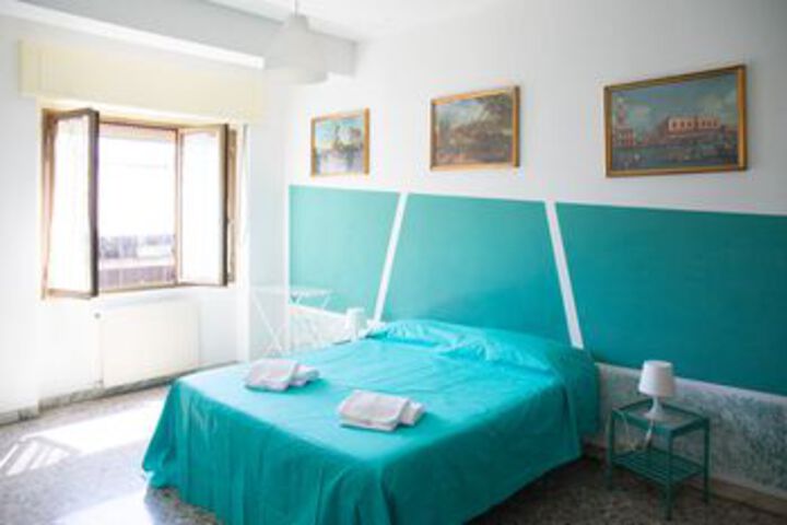 Room 4 of 37