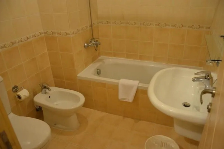 Room 4 of 5