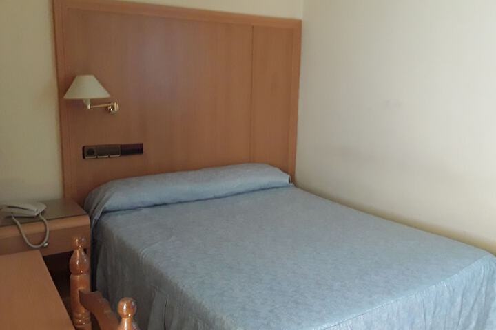 Room 4 of 9