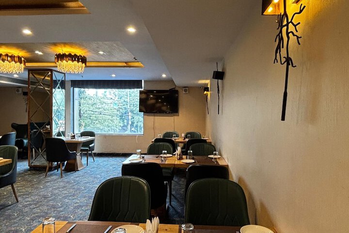 Dining 46 of 57