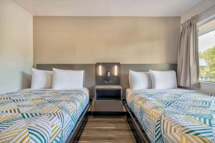 2 Double Beds (4 of 5)