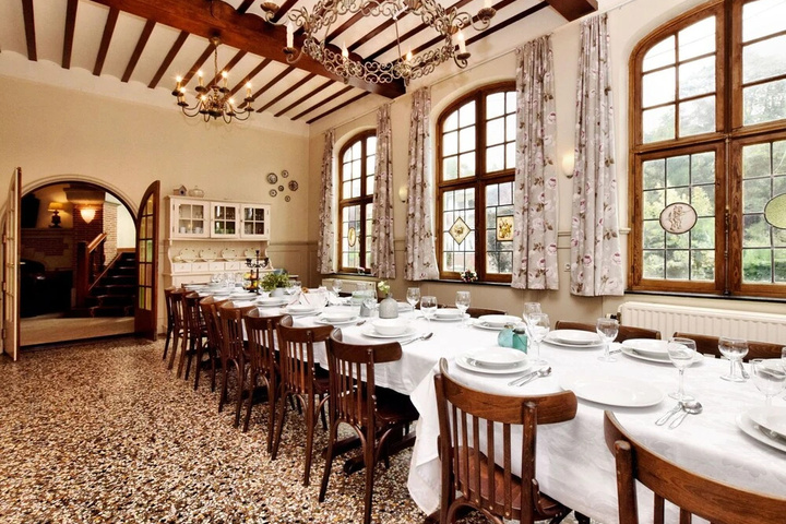 Dining 16 of 20
