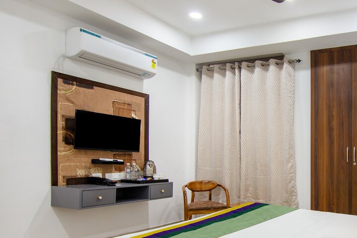 Room 15 of 28