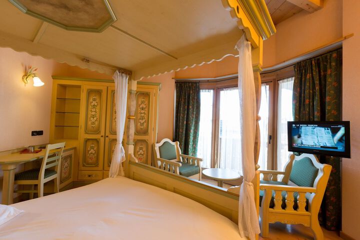 Room 20 of 39