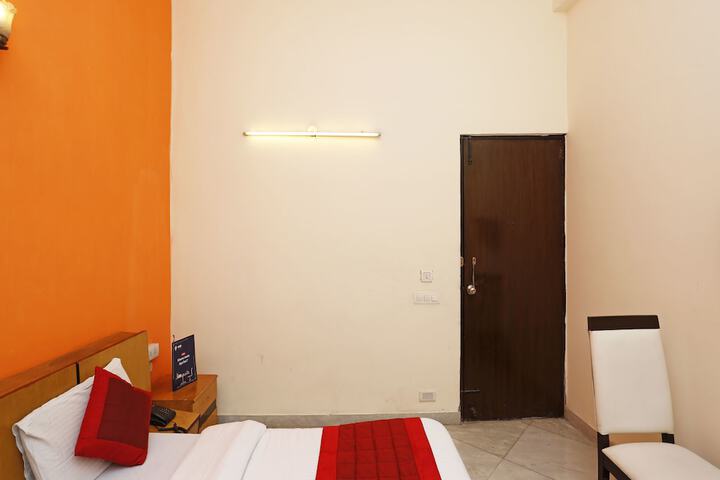 Room 16 of 18