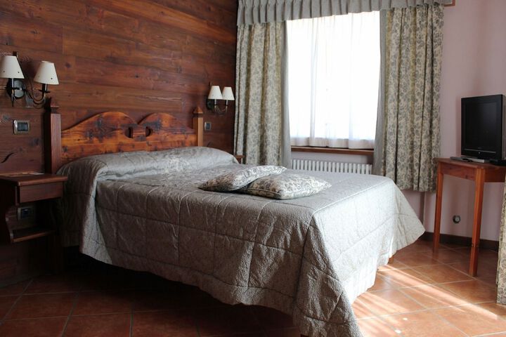 Room 16 of 28