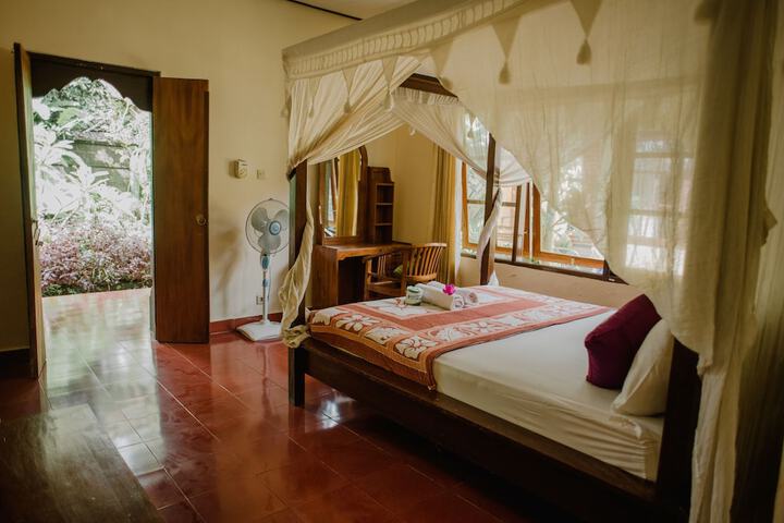 Room 4 of 27