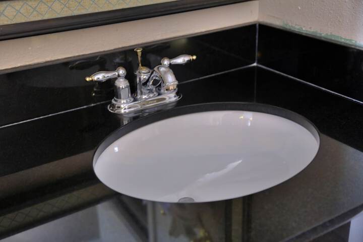 Bathroom sink