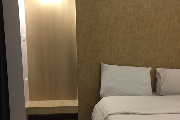 Room 5 of 68