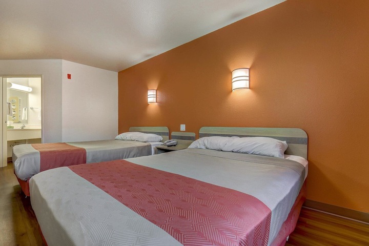 Room 13 of 34