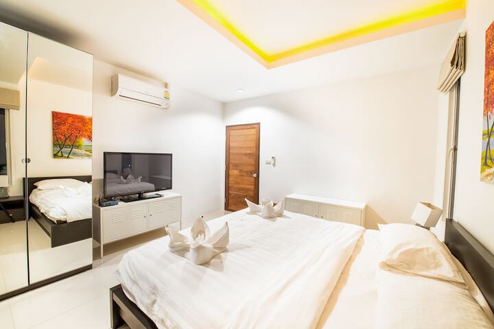 Room 16 of 102
