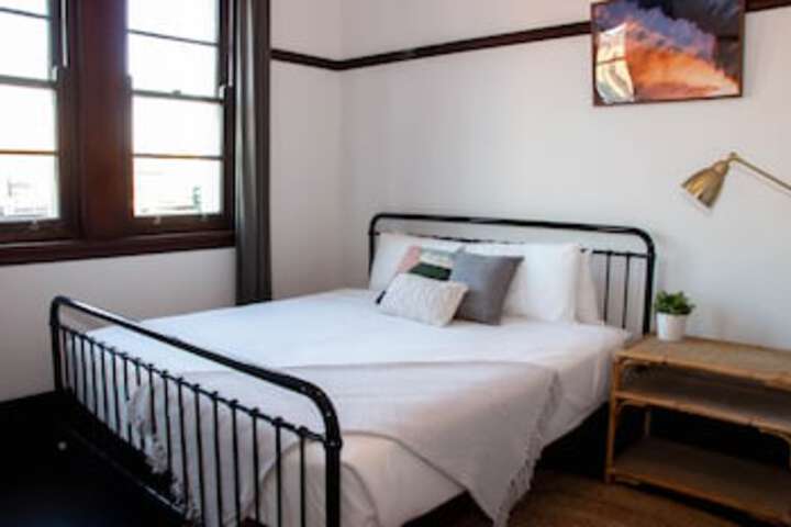 Room 16 of 192