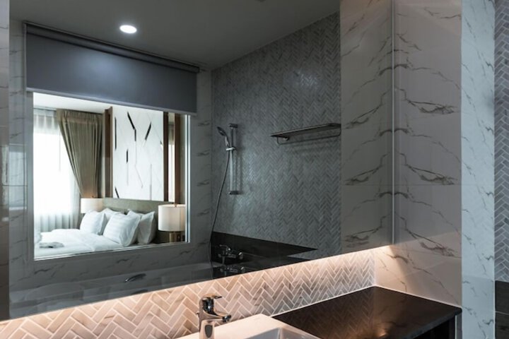 Room 32 of 32
