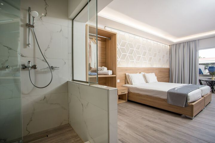 Room 7 of 80