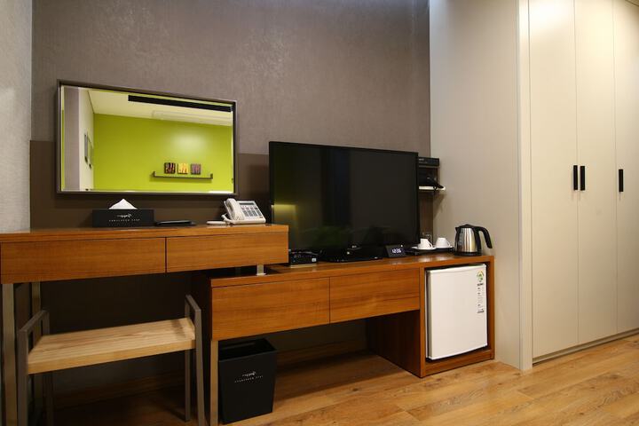 Room 17 of 49