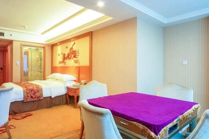 Room 22 of 37