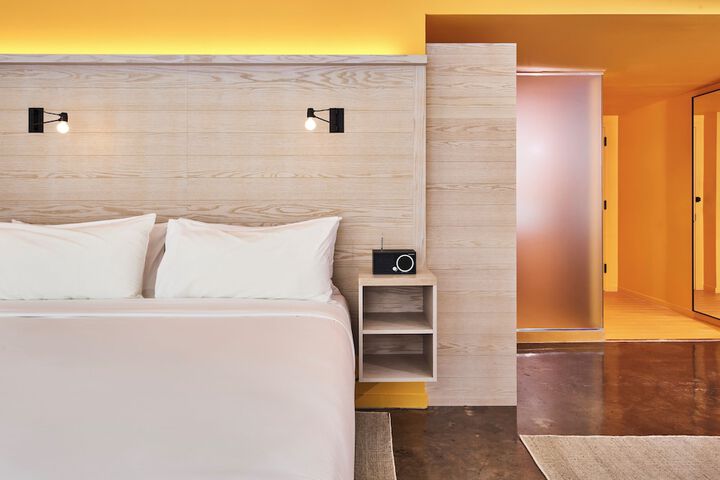 Room 18 of 50