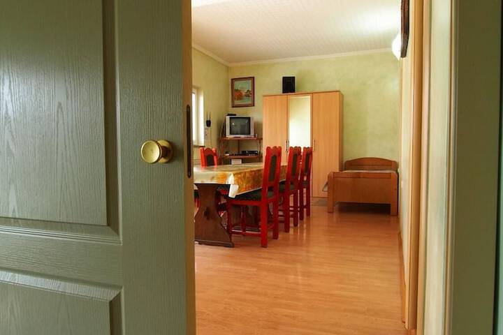 Room 9 of 16