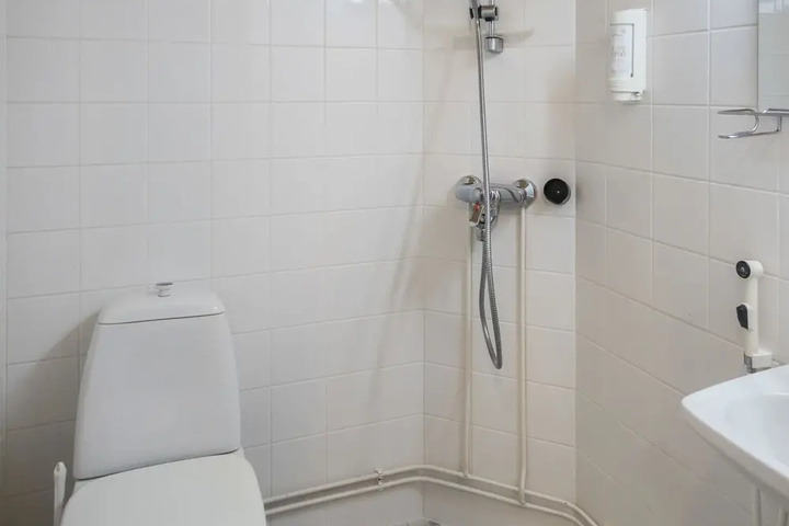 Room 8 of 17