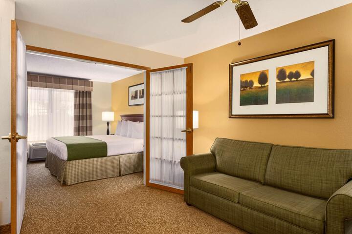 1 King Bed (2 of 8)