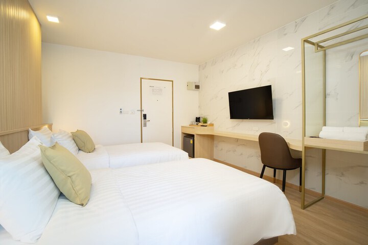 Room 13 of 85