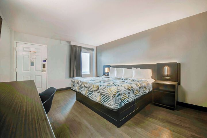Room 6 of 26