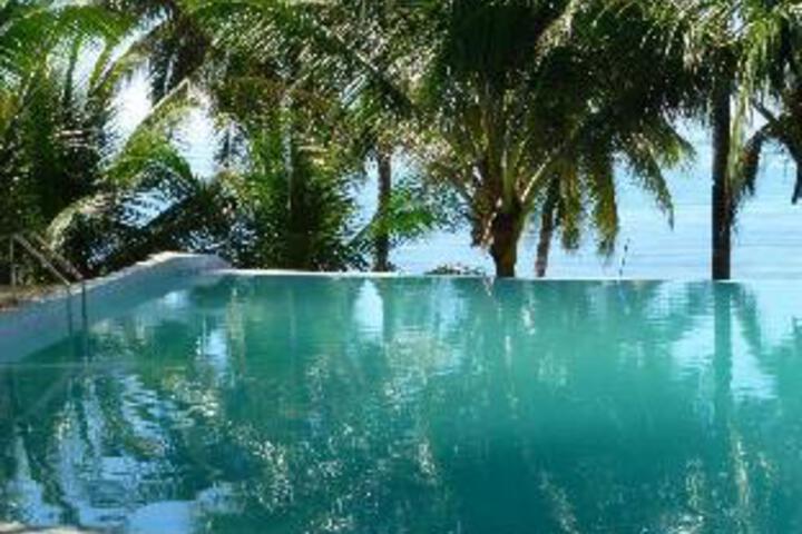 Reddoorz Premium at Flower Beach Anda