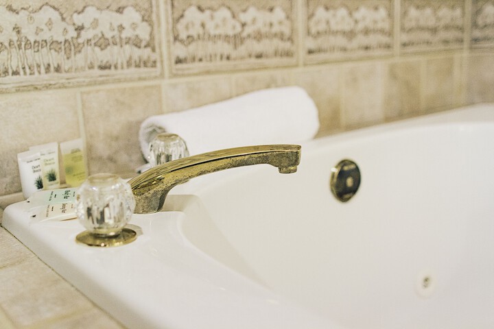 Jetted tub