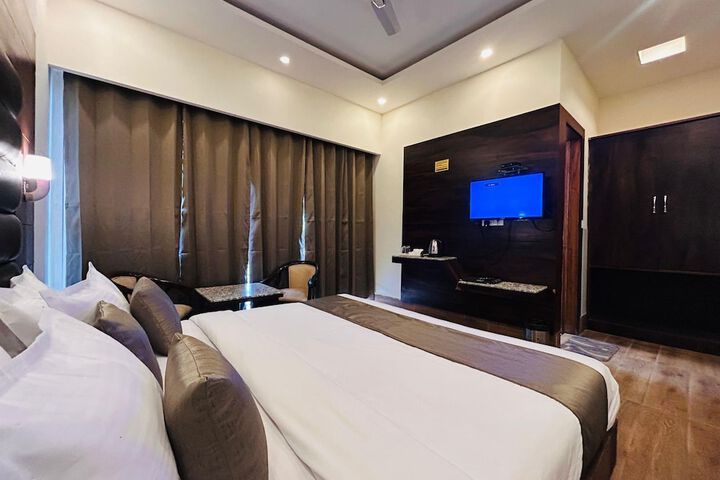 Room 33 of 50