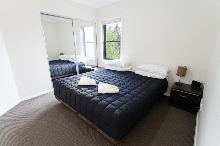 Room 4 of 20