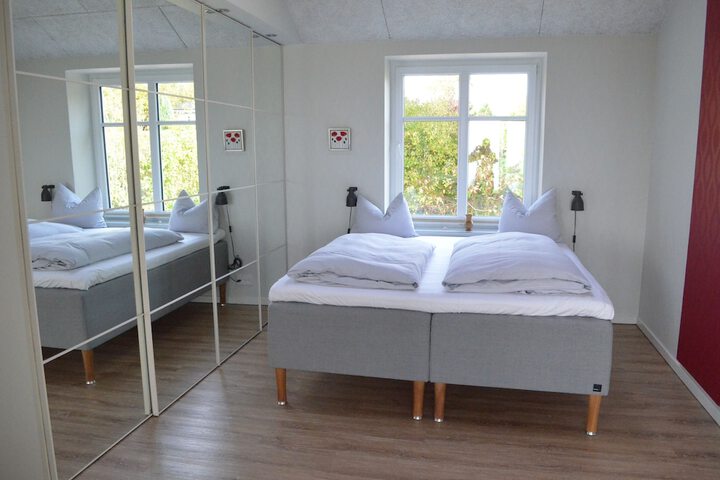 Room 6 of 135