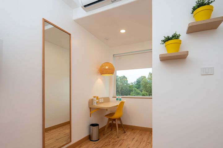 Room 7 of 27